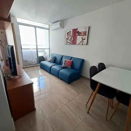 Apartment Comodo En *